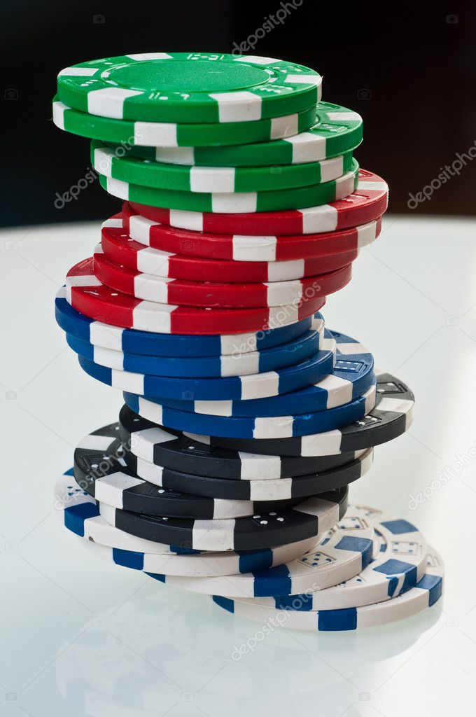 What do the different colors of poker chips mean