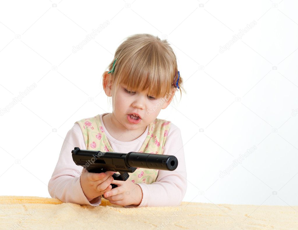depositphotos_4041921-Little-girl-with-gun.jpg