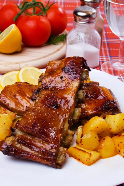 Barbecued ribs with potato