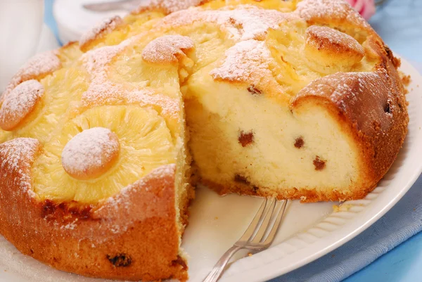 Pineapple cake with raisins