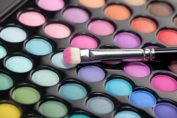 Eyeshadow kit with makeup brush