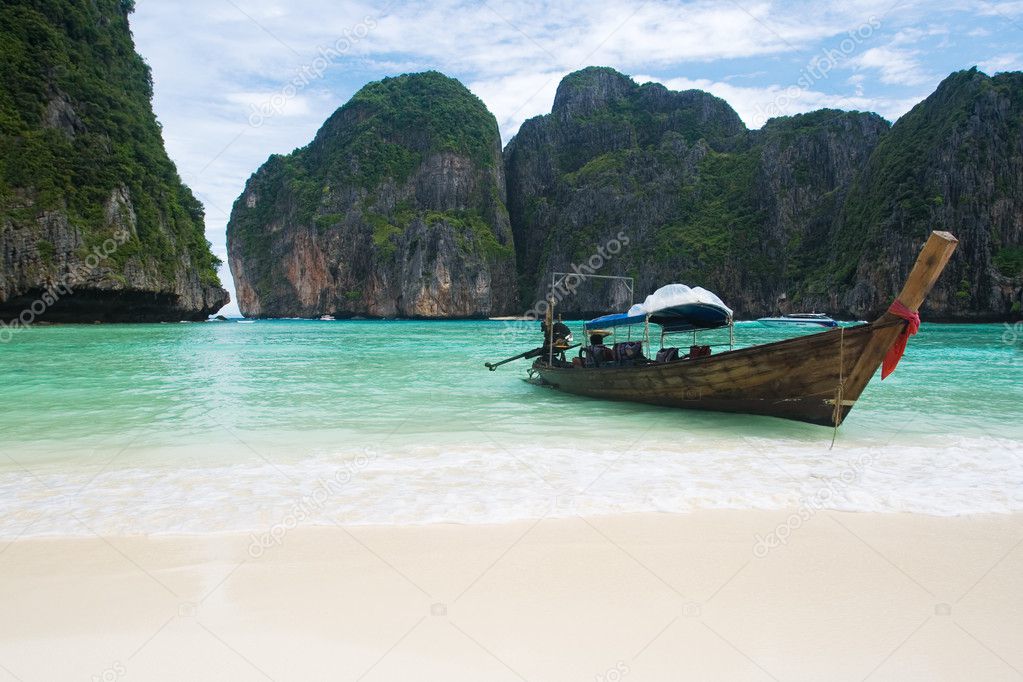 Fishing boat on Thailand beach - Stock Image