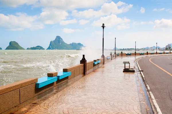 波崩溃 - 图库照片magicinfoto#4907180