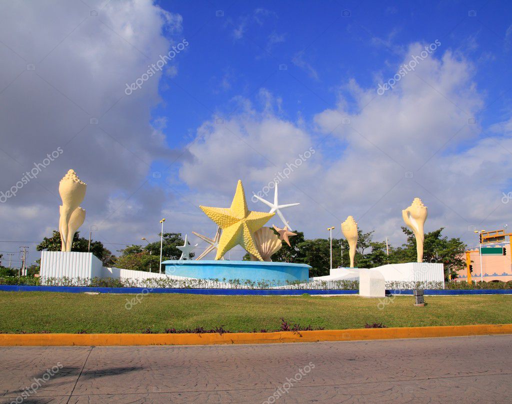 ceviche-square-cancun-landmark-fountaine-mexico-stock-photo