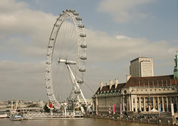 Vista di Londra con la Millenium Wheel e il Tamigi. — Foto Stock