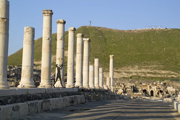 古代支柱被毁罗马街头在贝特谢安 Scythopolis 以色列的 — 图库照片