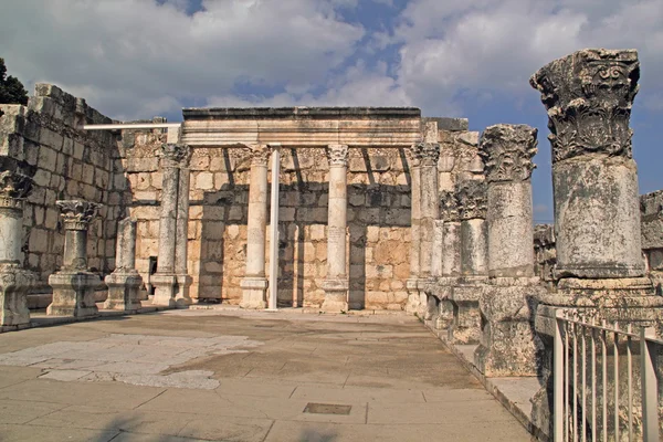 Ruinerna av gamla synagogan i Kafarnaum, israel — Stockfoto