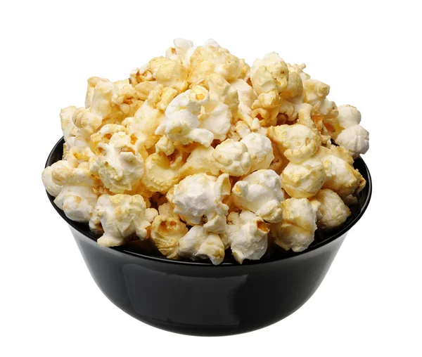 Popcorn w filiżance czarny na białym tle — Zdjęcie stockowe