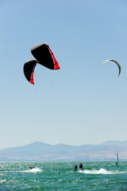 Kinneret Gölü 'nde gökyüzü sörfü