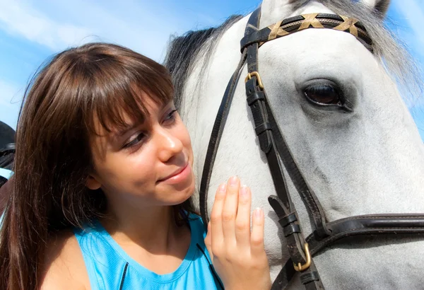 Girl and horse — Stock Photo, Image