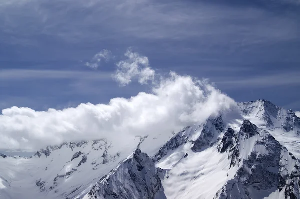 Montañas en la nube — Foto de Stock