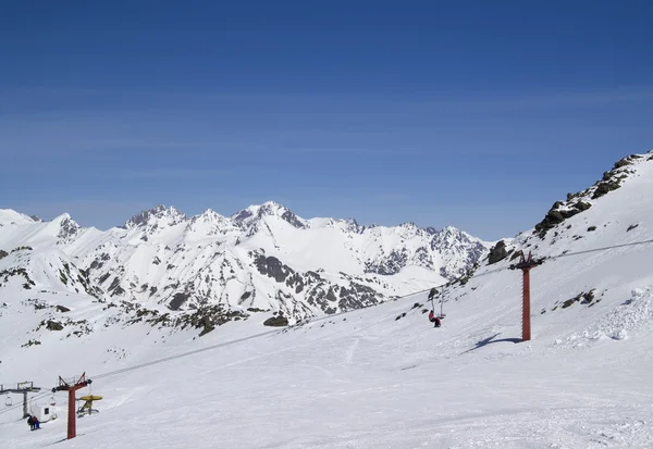 Sesselbahn im Skigebiet — Stockfoto