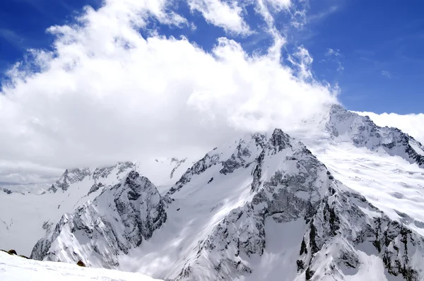 Las montañas del Cáucaso. dombay. — Foto de Stock