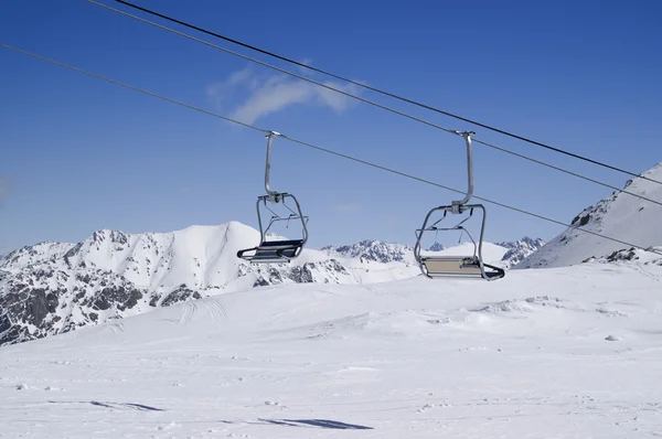 滑雪场的座椅升降 — 图库照片