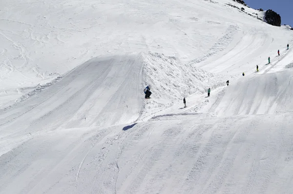 Snowboard, skoki — Zdjęcie stockowe