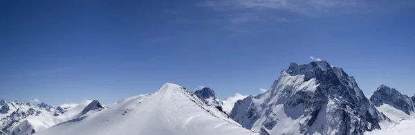 산 파노라마입니다. 코 카 서 스, 스키 리조트 dombay. — 스톡 사진