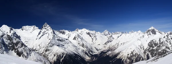 Panorama montanhoso. Cáucaso — Fotografia de Stock
