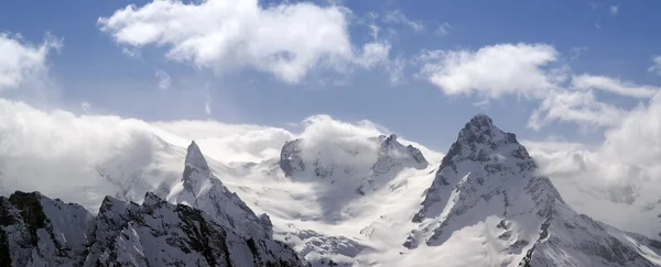 Панорама Гір Хмарі Кавказу Dombay — стокове фото