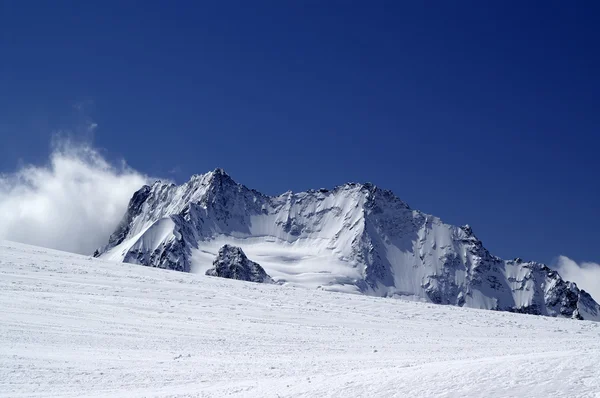 Vista da pista de esqui — Fotografia de Stock