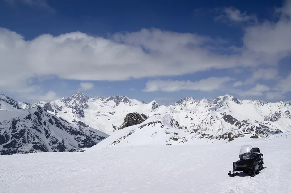 Karmobil kayak pisti üzerinde — Stok fotoğraf