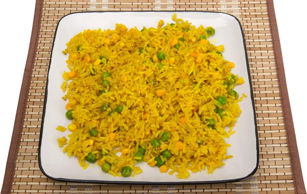 Reis mit erbsen und mais — Stockfoto