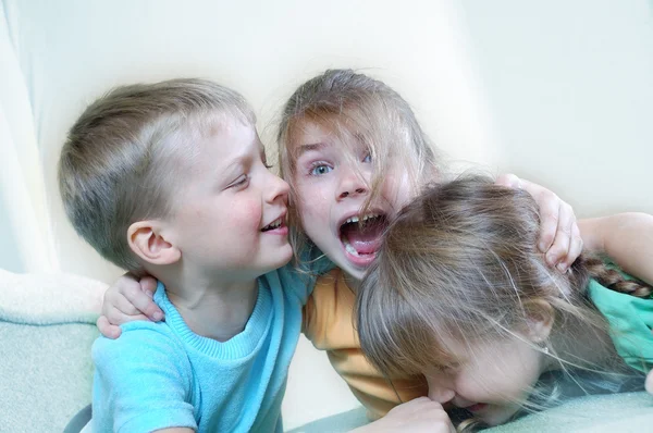 Crianças brincando juntas — Fotografia de Stock