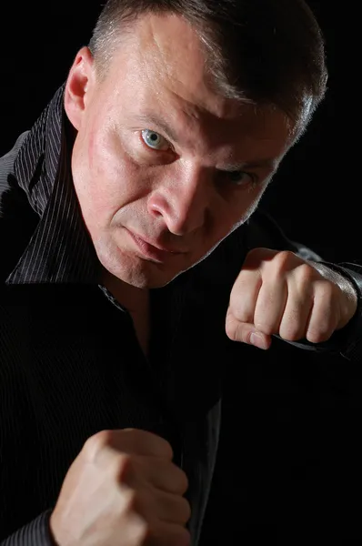 Hombre agresivo boxeo — Foto de Stock