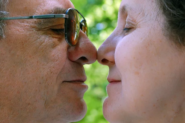 Seniorenpaar verliefd — Stockfoto