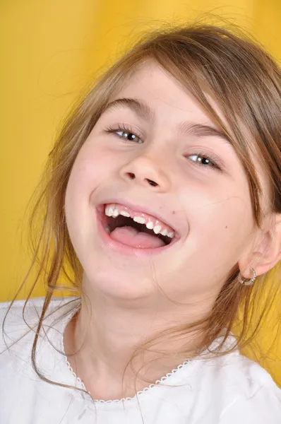 Lyckligt skrattande barn — Stockfoto