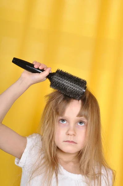 stock image Girl treying to brush her hair