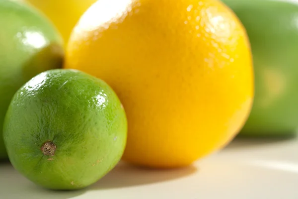 Smak świeżych owoców cytrusowych — Zdjęcie stockowe