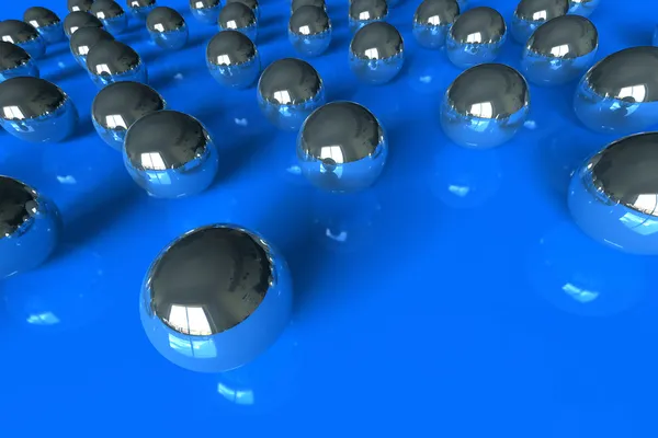 Катящиеся шары на синем — стоковое фото