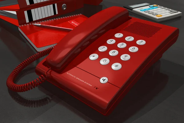 オフィスのテーブル上の赤い携帯電話 — ストック写真