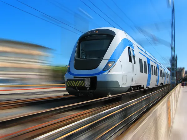 Tren de alta velocidad con desenfoque de movimiento — Foto de Stock