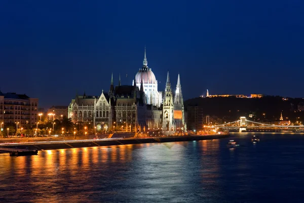 在匈牙利首都布达佩斯的议会大厅 — 图库照片