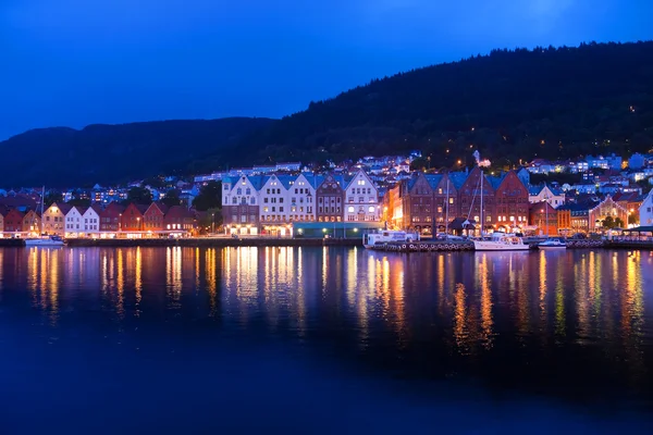 Panorama nocturno de Bergen, Noruega — Foto de Stock