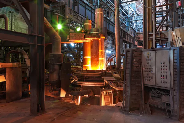 Electroarc piec w zakładzie przemysłu metalurgicznego — Zdjęcie stockowe