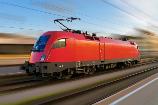 Locomotiva elétrica europeia moderna — Fotografia de Stock