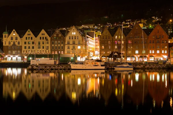 Ночная панорама Бергена, Норвегия — стоковое фото