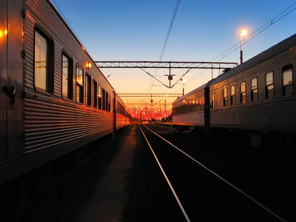 De manhã cedo na estação ferroviária — Fotografia de Stock