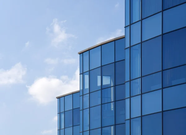 Edificio de oficinas reflectante — Foto de Stock