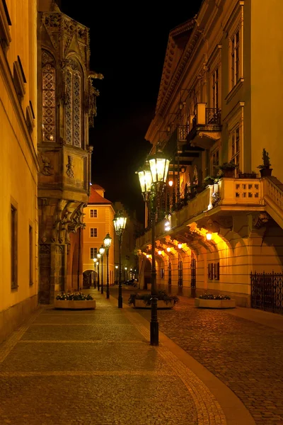 夜のプラハの街を空に — ストック写真