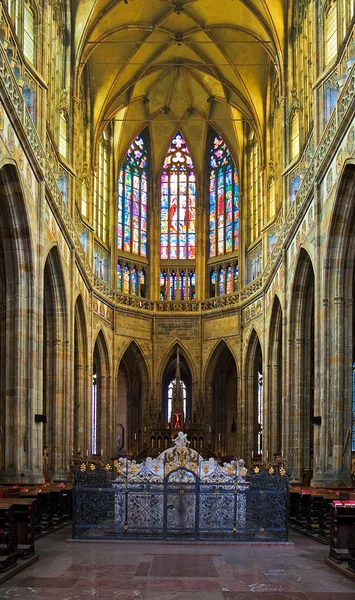 St. vitus kathedraal interieur in Praag — Stockfoto
