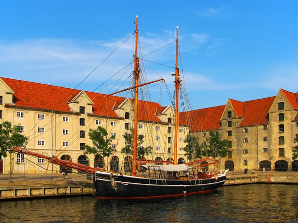 Старое судно в Копенгагене — стоковое фото