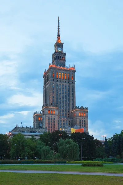 Paleis van Cultuur en Wetenschap in Warschau, Polen — Stockfoto