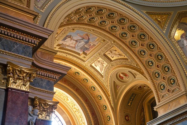 Wnętrze synagogi w budapest, Węgry — Zdjęcie stockowe