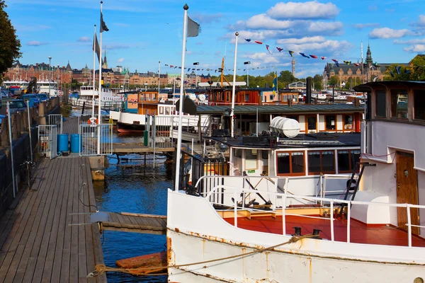 Navios ancorados em Stockholm, Suecia — Fotografia de Stock