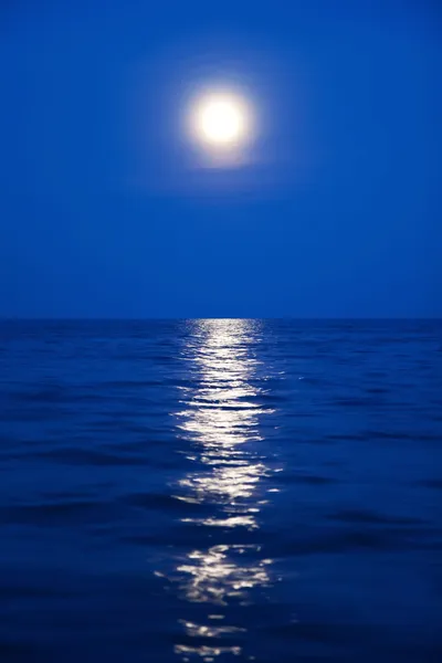 Il chiaro di luna e il mare — Foto Stock