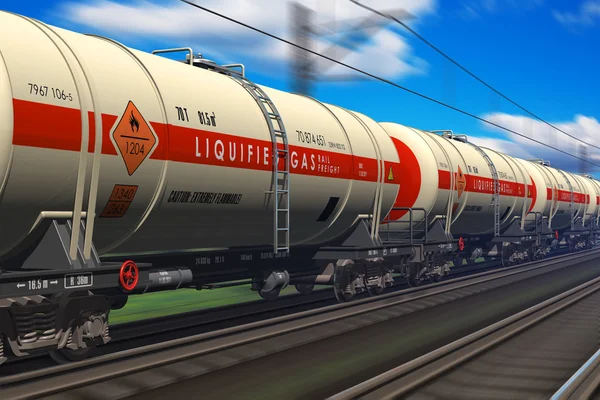 Yük treni ile benzin tankeri arabalar — Stok fotoğraf