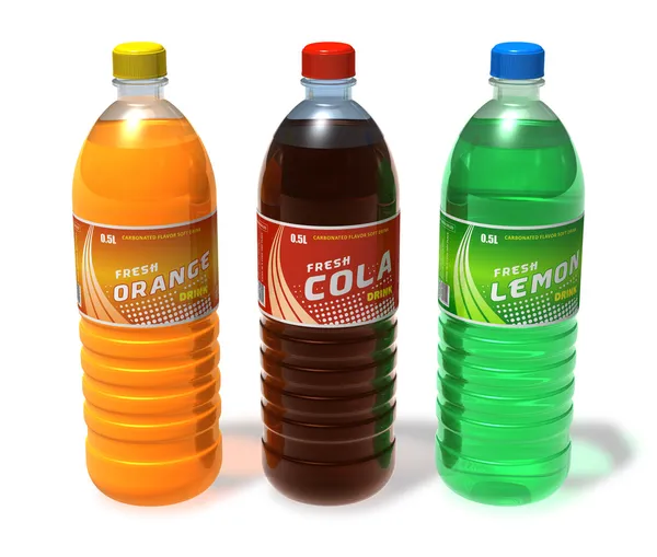 Набор освежающих напитков в пластиковых бутылках — стоковое фото